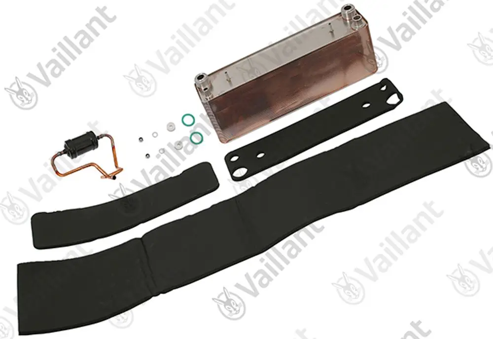 Vaillant Verdampfer-Element mit mehreren Komponenten, darunter ein Kühlgerät, Dichtungen und Halteelemente, in einer Anordnung auf einem neutralen Hintergrund.